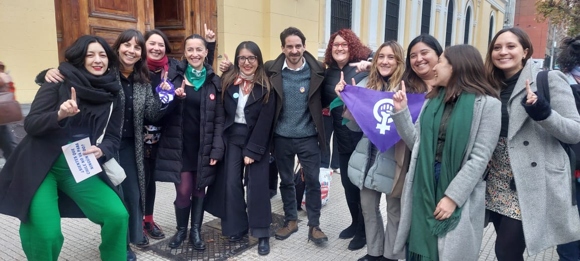 Carolina Gainza (@cgainza) on Twitter photo Hoy las mujeres acompañamos a <a href="/gonzalowinter/">Gonzalo Winter 🇨🇱</a> porque su propuesta es garantía de avanzar en derechos, no retroceder.
En todas las áreas, incluidas la investigación y la academia.
Este domingo #Vota1
#WinterPresidente
#InvestigadorasxWinter Hoy las mujeres acompañamos a <a href="/gonzalowinter/">Gonzalo Winter 🇨🇱</a> porque su propuesta es garantía de avanzar en derechos, no retroceder.
En todas las áreas, incluidas la investigación y la academia.
Este domingo #Vota1
#WinterPresidente
#InvestigadorasxWinter