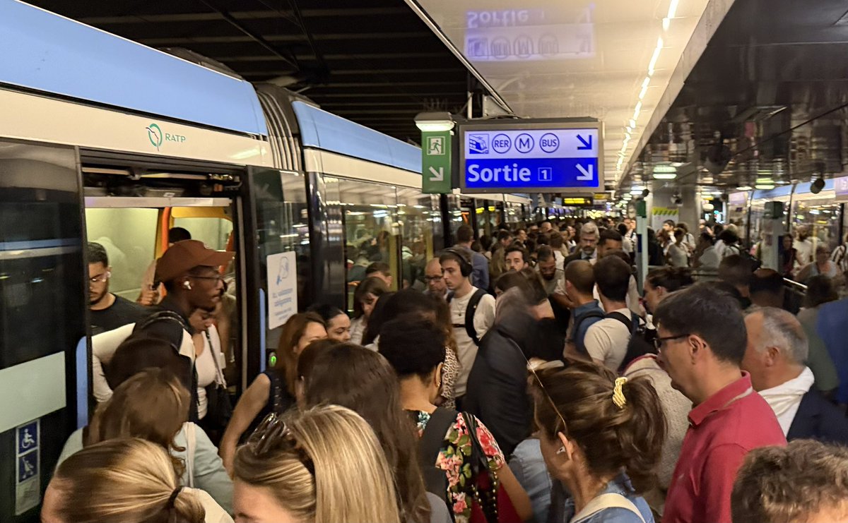 Plus de trains (@plusdetrains) on Twitter photo Matin et soir, le tram T2 est bondé 😱.
La #ligne15ouest améliorera la situation dans 6 à 8 ans entre La Défense et Issy mais ne changera pas grand chose entre Pont de Bezons et La Défense, au contraire.
En ce sens, le tronçon de #ligne19 proposé par le <a href="/valdoise/">Département du Val d'Oise</a> entre Matin et soir, le tram T2 est bondé 😱.
La #ligne15ouest améliorera la situation dans 6 à 8 ans entre La Défense et Issy mais ne changera pas grand chose entre Pont de Bezons et La Défense, au contraire.
En ce sens, le tronçon de #ligne19 proposé par le <a href="/valdoise/">Département du Val d'Oise</a> entre