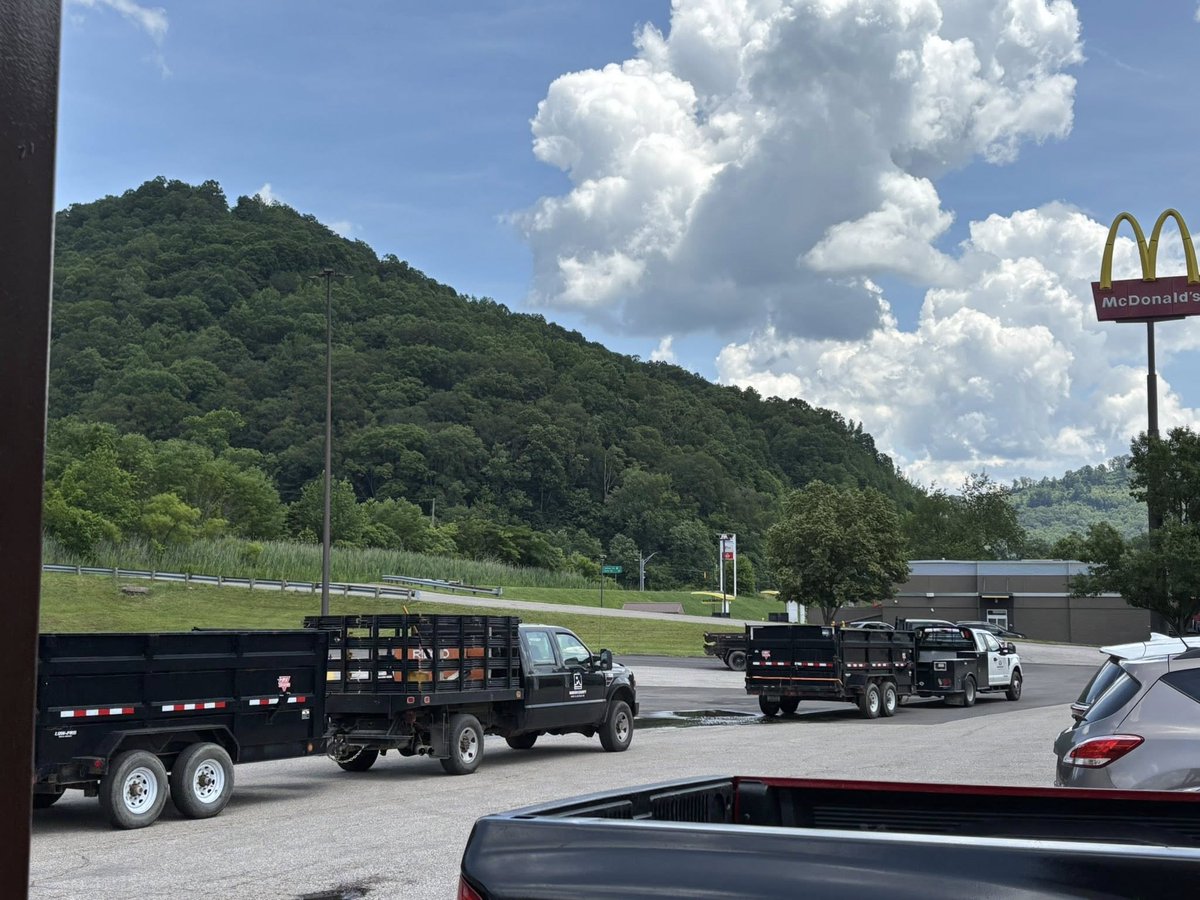 WVOAD's tweet photo. DISASTER RESPONSE 📷
On June 20th WV VOAD deployed 4 dump trailers to Marion County to assist in debris clean up. Thankful to play a small part in rebuilding the affected areas in the northern part of our state! #recovery #wvvoad #Relief #collaboration #staysafe https://t.co/eHYEw5HSTa