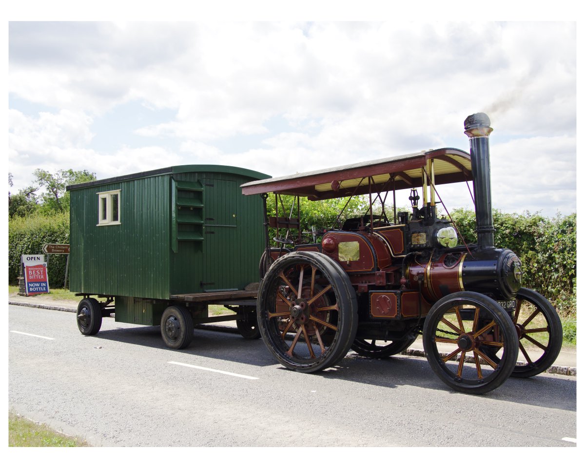 This is living and breathing history.

Not something we see everyday, but this traction engine, #TheLittleGiant, pulled up outside our entrance earlier this afternoon.

Our next delivery vehicle perhaps!?

#steamengine #brewerylife #tractionengine #beer #indiebeeruk #history