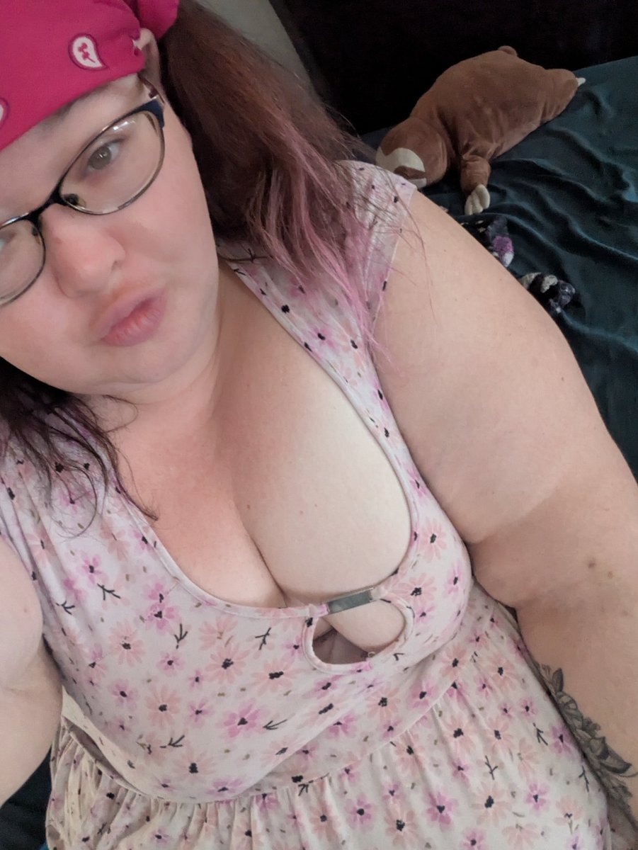 midnightlust54's tweet photo. Woke up with soft lips and even softer thoughts…
Wouldn’t you rather be starting your Monday between mine? 💋
Let me kiss the stress out of your morning.

#GoodMorningKiss #MondayMood #BBW #Findom #PayToWakeUp #KissMeFirst #GoddessMidnight #LickItUp #NSFWBabe #MouthService https://t.co/wdPqeTSA5O
