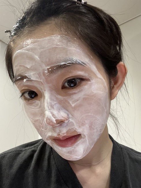 3___2__9's tweet photo. 팩할 때 귀여움 수치가 개많이 올라감 https://t.co/bNkmubo4Ri