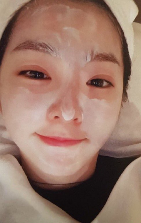 3___2__9's tweet photo. 팩할 때 귀여움 수치가 개많이 올라감 https://t.co/bNkmubo4Ri