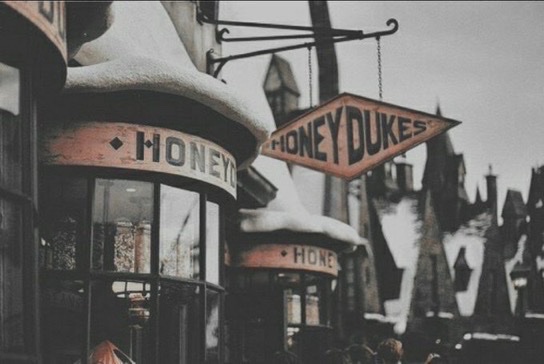 TheDailyHPotter's tweet photo. Hogsmeade 🤩 https://t.co/WJGYPRFuDz