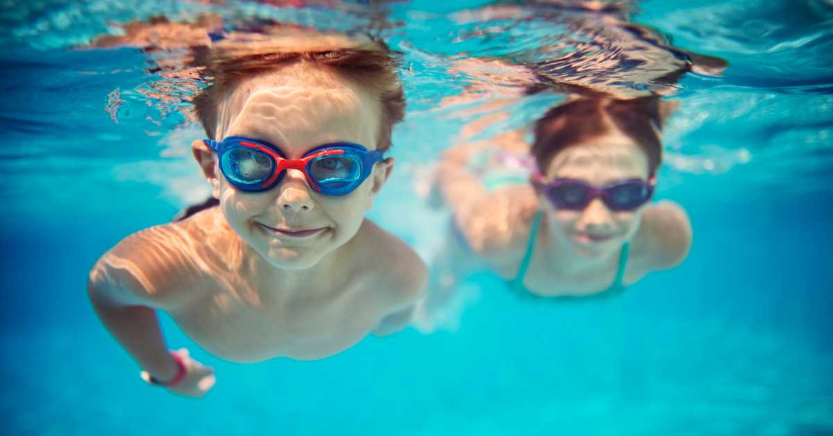 NewYorkLvsKids's tweet photo. 🏊 NYC Pools Reopen June 27! ☀️

NYC’s outdoor public pools open this Friday – and they’re totally free! With 50+ pools across the city, it’s the perfect way to cool off with the kids this summer. 💦

👉 https://t.co/qE1jfdiUTH

#NYCPools #SummerInTheCity #FamilyFun https://t.co/E4wFAbdTDu
