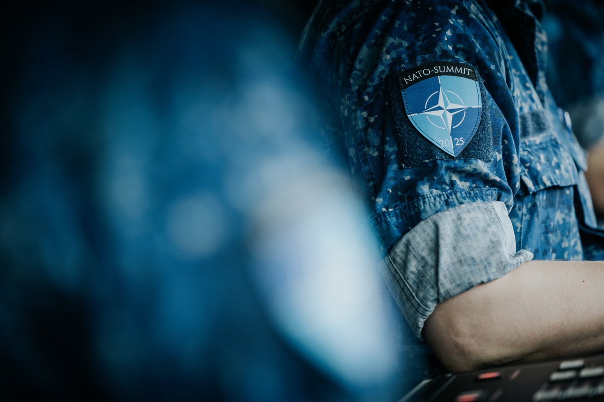 🔶 During the NATO Summit in The Hague, 🇧🇪 minehunter Lobelia is part of Operation #OrangeShield25. 
From the North Sea, we monitor traffic, enforce restricted zones &amp; help keep the Dutch coast secure.

👀 Can you spot Lobelia?

#NATOSummit #TheBelgianNavy #NATO #orangeshield25