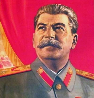 “Os nazistas só copiaram o que os comunistas já faziam.”

Quem disse isso não foi um direitista “radical”.
Foi um ex-comunista.
Um soldado da URSS.
Um homem que sobreviveu à guerra e aos gulags.
Foi Soljenítsin.