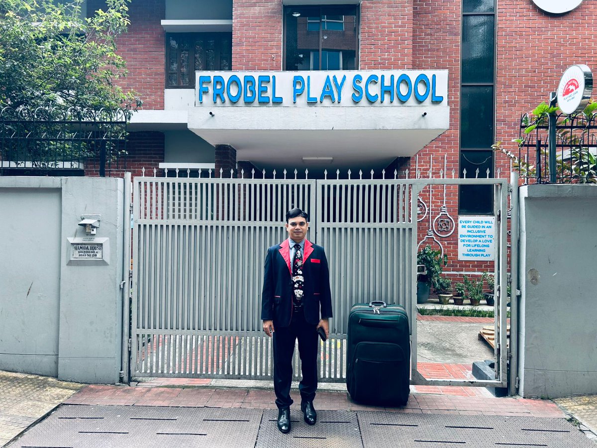 omarsharif81's tweet image. 🪄School Class Party Magic Show!!!
🏫Frobel Play School Dhaka, Bangladesh🇧🇩.
🔍To know more search Google Images:- Class party School Magic Show top Magic entertainer Magician Omar Sharif of Dhaka Bangladesh
#Magician_Omar_Sharif #School_Class_Party #Magic_Show #Dhaka_Bangladesh
