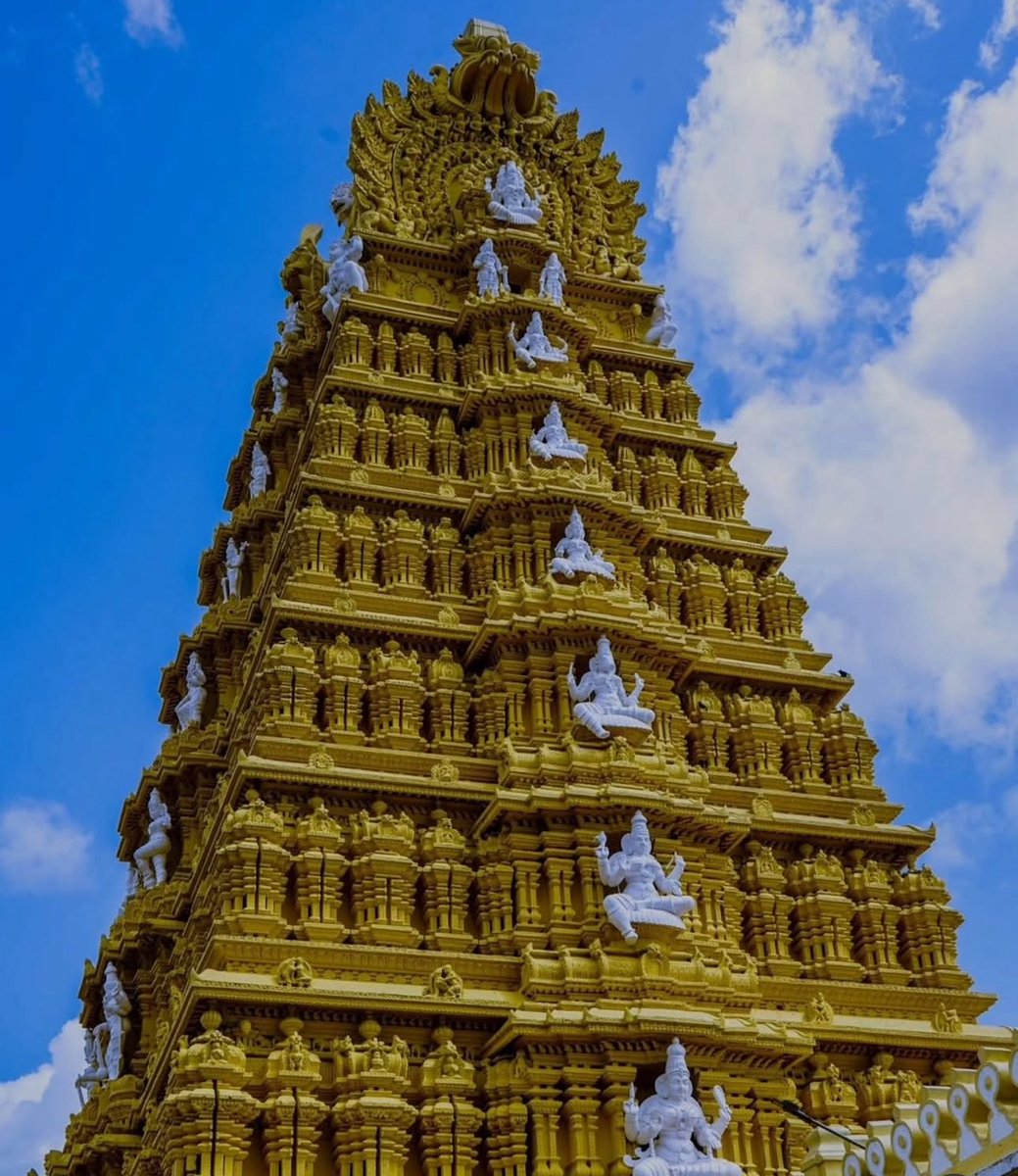 bharatkemandir's tweet photo. 12th Century Chamundeshwari Temple, Chamundi Hills, Mysore, Karnataka. https://t.co/pk8VFYly5Q