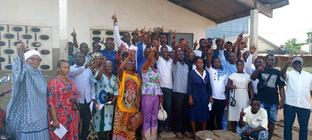 IsmaelTehe's tweet photo. 📍 *RÉUNION DE LA COORDINATION RÉGIONALE GPS YOPOUGON 2* 

À l’initiative de M. YÉO Mitantèh Baba, coordonnateur régional de Yopougon 2 (empêché), la coordination régionale GPS Yopougon 2 s’est réunie ce dimanche 22 juin 2025 dans le cadre d’une importante séance de travail consacrée à l’analyse des enjeux politiques actuels et à l’examen des perspectives d’avenir.

Dans son intervention,  M. Coulibaly Pelanan,  président de séance,  a invité l’ensemble des membres à demeurer mobilisés, disciplinés et constamment attentifs aux orientations de la direction. Il a insisté sur la nécessité de rester unis et préparés face aux échéances à venir, notamment dans la perspective des grandes décisions attendues.

Ce moment d’échanges et de concertation a été l’occasion pour les participants de réaffirmer, avec détermination et fidélité, leur soutien indéfectible à la candidature de Son Excellence Monsieur @SOROKGUILLAUME à l’élection présidentielle prévue pour octobre 2025.

👉🏽 https://t.co/oKpsJjZ26r 👉🏿https://t.co/1aB34oVHux #SoroDoitRentrer🇨🇮

@NathDasilva2 @BalmePatricia @MalletJeanette @YEOBABA7