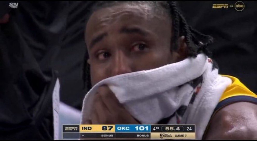 HoodieBrunson's tweet image. LMAOOOOOOO SO GLAD THESE MFS AINT WIN THE FINALS MAN