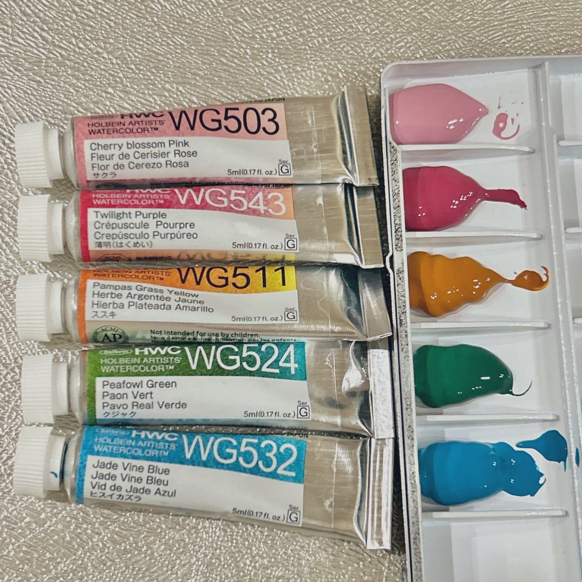 新しい絵の具を買ったので試し塗り！