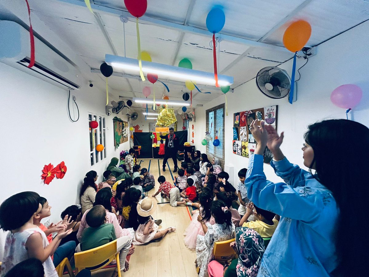 omarsharif81's tweet image. 🪄School Class Party Magic Show!!!
🏫Frobel Play School Dhaka, Bangladesh🇧🇩.
🔍To know more search Google Images:- Class party School Magic Show top Magic entertainer Magician Omar Sharif of Dhaka Bangladesh
#Magician_Omar_Sharif #School_Class_Party #Magic_Show #Dhaka_Bangladesh