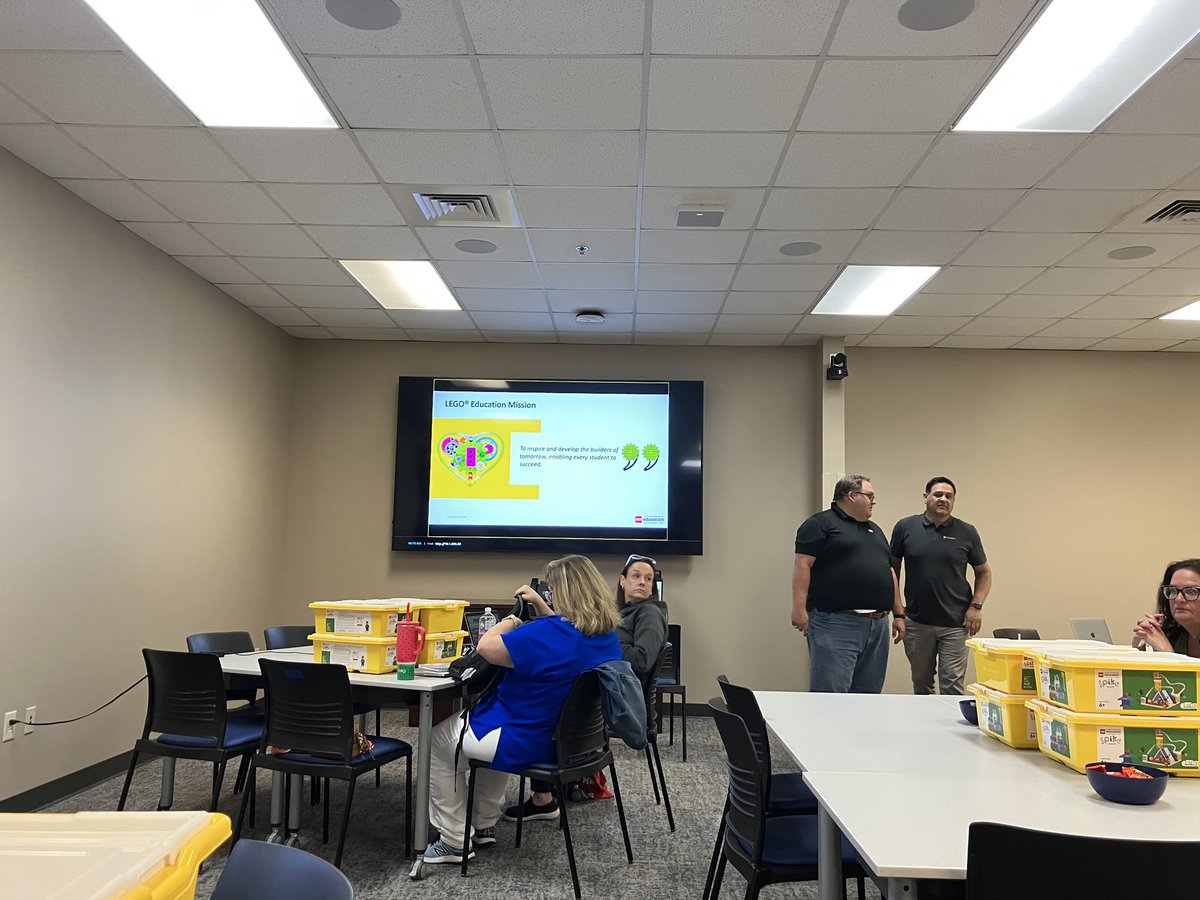 javierfaguilar's tweet photo. 1st day with Jacob &amp; Wayne 
in @weteachcs Integrating Computer Science elementary @LEGO_Education at Region3
#cs4yall
@efwmaschool
@dfwcsta 
#networking #learning #teamwork #equity #diversity #confidence #codeisfun  #CSforALL #EveryCanCode #ITeachCode #fun #AFEteacher #curiosity https://t.co/tRijJIFFfz