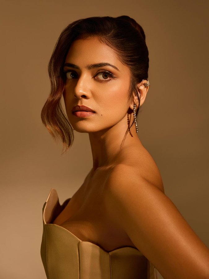 GuIopnmW8AAAgdg?format=jpg&name=900x900