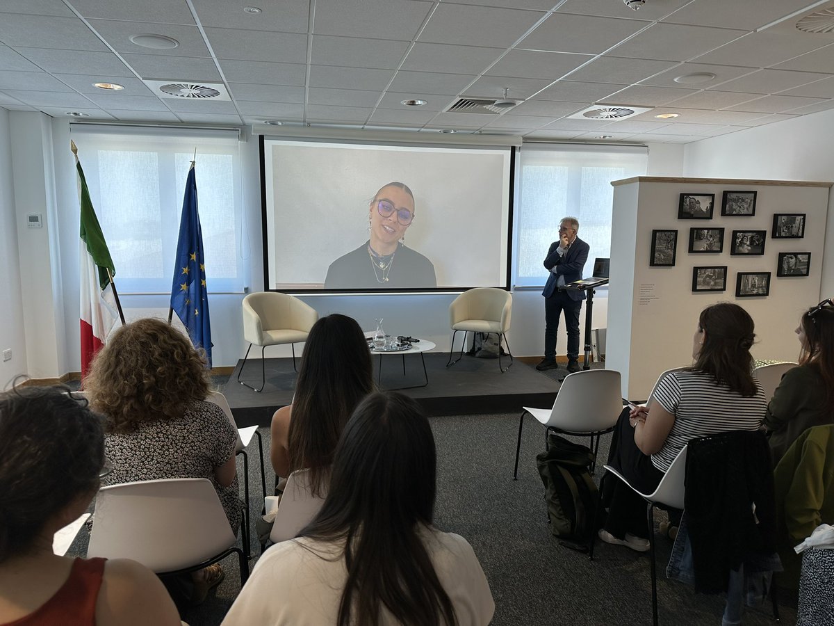iicedimburgo's tweet image. Venerdì 20 giugno Alma Edizioni ha tenuto presso il nostro IIC un incontro di formazione per insegnanti di 🇮🇹 LS nel Regno Unito condotto da Ciro Massimo Naddeo.
Una giornata ricca di spunti, condivisione di buone pratiche e attività 📚
Grazie a chi ha partecipato 🙏🏻