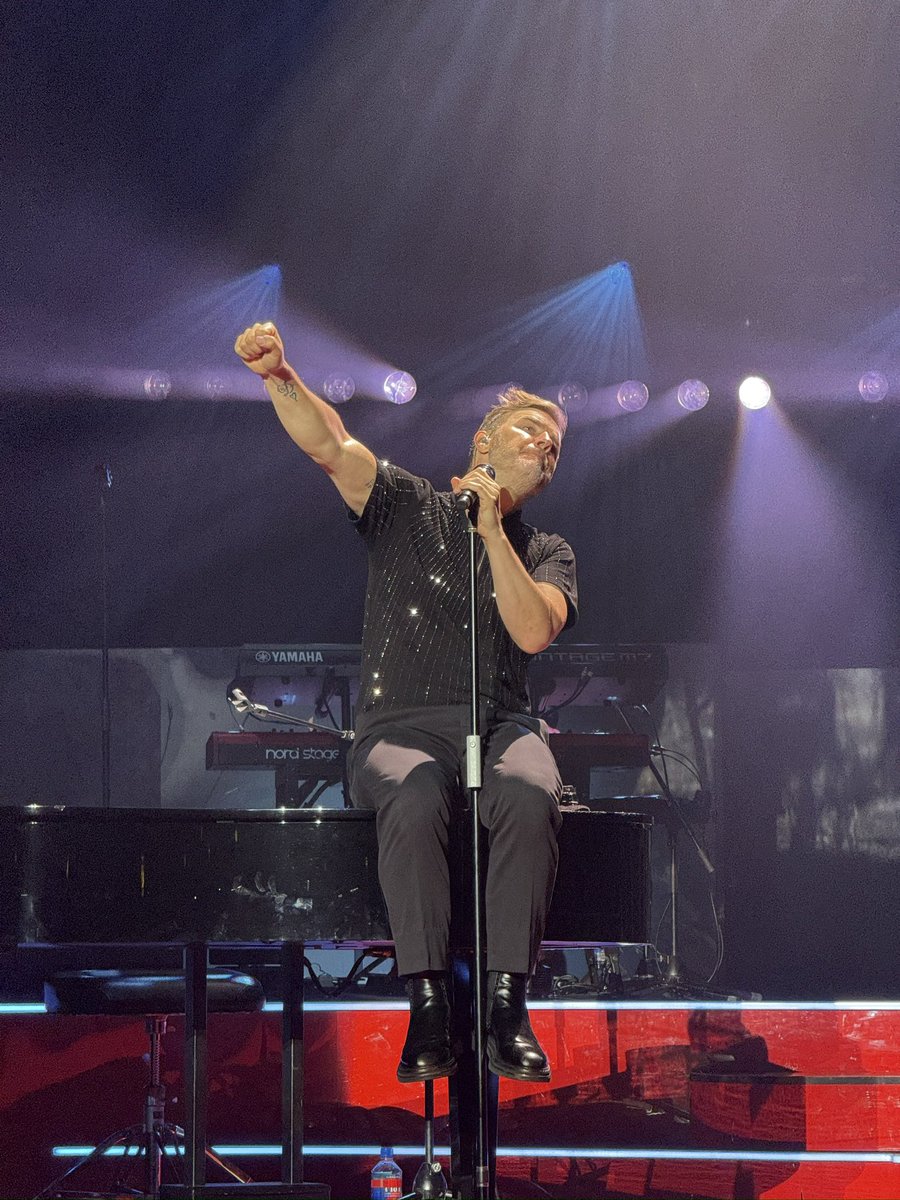 JamiePaulW's tweet photo. Few photos from @GaryBarlow at O2 Academy Manchester on 8th May https://t.co/jaMs31MimC