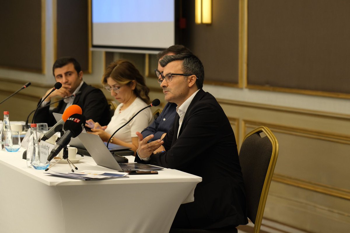RawestResearch's tweet photo. Bugün @istanpolinst ile birlikte gerçekleştirdiğimiz toplantıda, “Kürt Meselesinde Yeni Dönem: Türkiye Toplumunun Algı, Kanaat ve Tutumları” araştırmamızın bulgularını siyasetçiler, gazeteciler ve akademisyenlerle paylaştık. Katılım gösteren herkese teşekkürler. https://t.co/rm5VGoLyiG