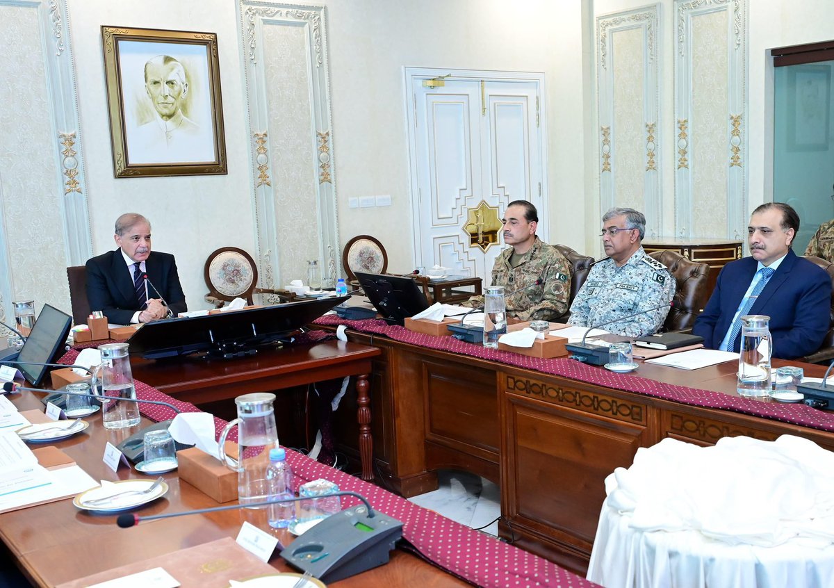 Prime Minister of #Pakistan Muhammad Shehbaz Sharif chaired a meeting of the National Security Committee (NSC) today to review the evolving regional situation following #Israel aggression against #Iran

Field Marshal Syed Asim Munir, NI (M), Chief of Army Staff (#COAS),