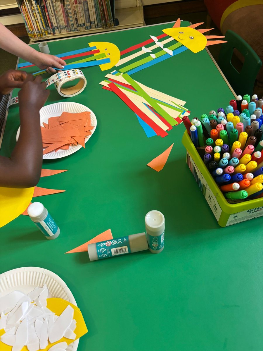 CharltonLib's tweet image. For #PrideMonth children at #CharltonLibrary made rainbows using different colours and shapes 🌈 at #LibraryFunClub! Join us every Saturday from 10.30-11.30am to make and create, browse and borrow books 📚 #LoveYourLibrary
