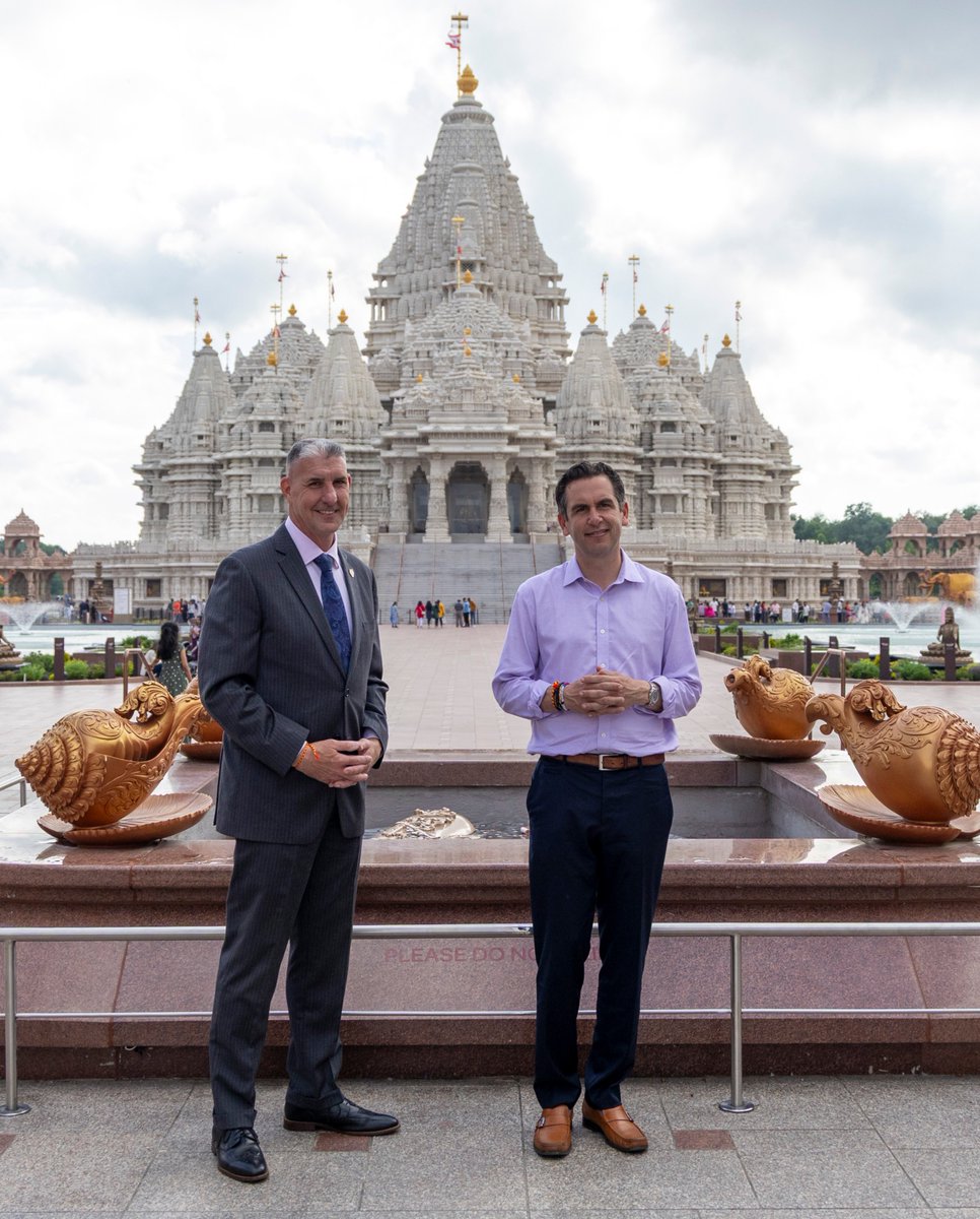 akshardham_usa's tweet photo. BAPS Swaminarayan Akshardham welcomed @StevenFulop of Jersey City, NJ. Mayor Fulop toured the campus and addressed the assembly,
Accompanying Mayor Fulop was Mayor Eric Holliday of Bordentown, NJ, whose presence further reflected the spirit of community.

#Akshardham https://t.co/QZ7t29g8MK