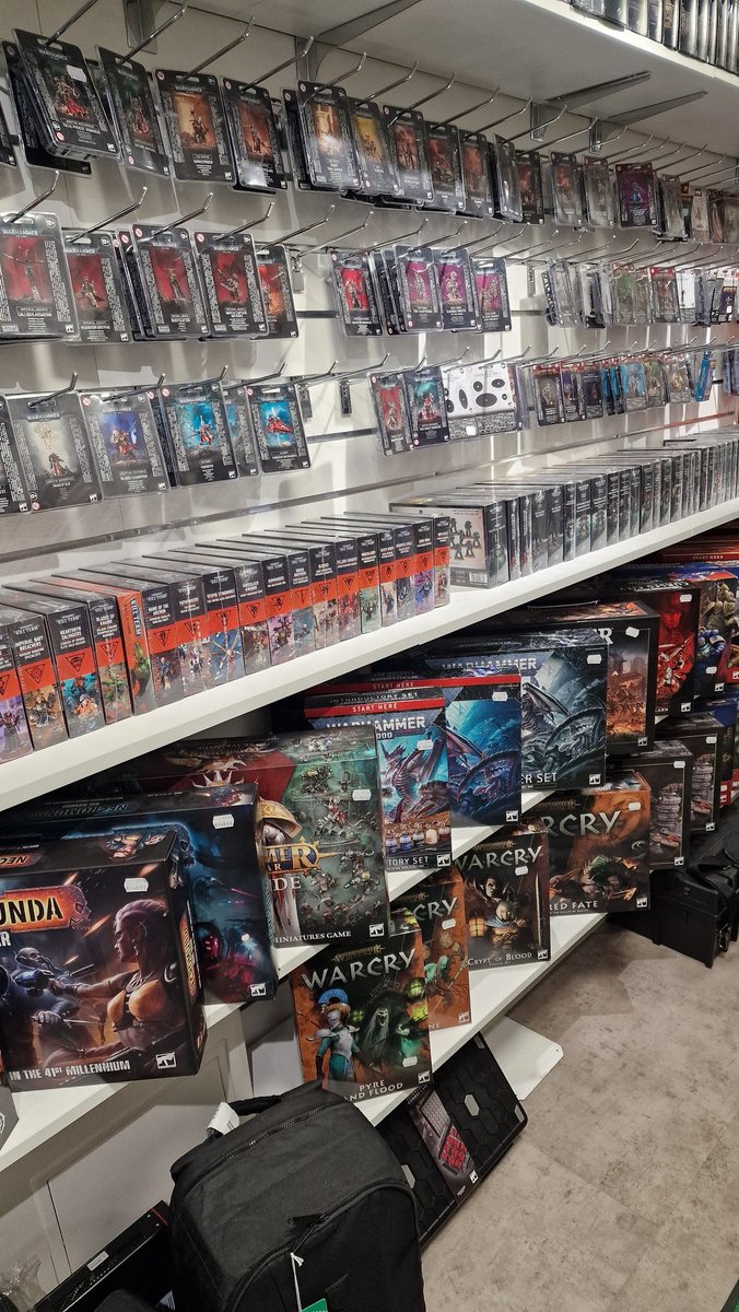 Vahingossa tarkoituksella Fantasiapeleihin. Yritän olla ostamatta mitään. Heh...