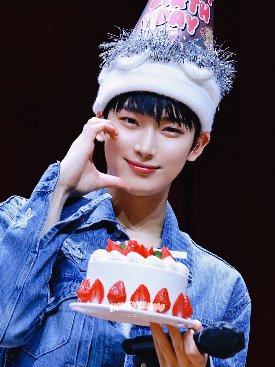03Sun_peach's tweet photo. #SunooHeartOfJune
#하늘에서_떤사님_내려오신날
울 떠누 생일축하행♡ https://t.co/88t9IxNBcp