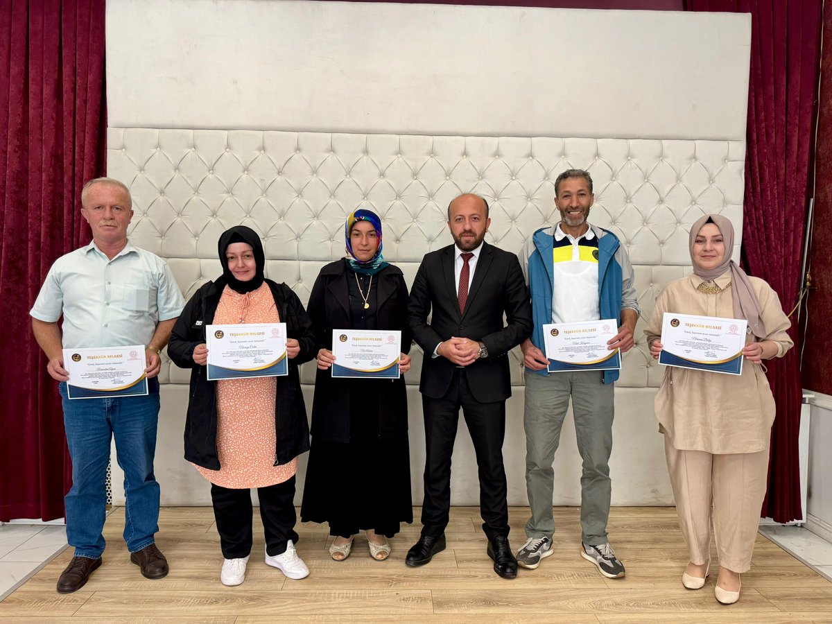 korganmem's tweet photo. EĞİTİMİN GİZLİ KAHRAMANLARI ÖDÜLLENDİRİLDİ.🎉

📍Kurumlarımızda görev yapan sürekli ve geçici işçilerimize yönelik "Teşekkür Belgesi" takdim ve kahvaltı programı gerçekleştirildi. Yardımcı Hizmetler Personellerimize belgeleri Müdürümüz Kenan Köklükaya tarafından takdim edildi. https://t.co/Mah8TwHK47
