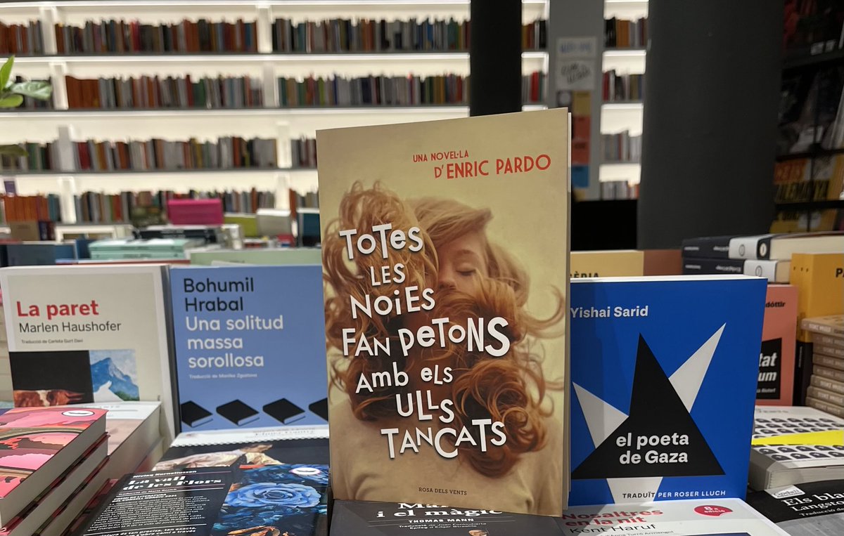 Quan venc feliçment llibres de l'Enric ⁦<a href="/theEnricPardo/">Enric Pardo i Ramírez</a>⁩ 😍📖