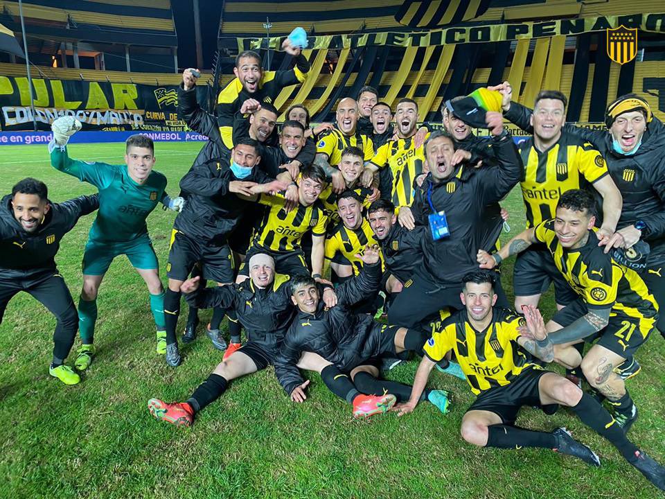 HistoriaCAP's tweet image. 🗓️#UnDíaComoHoy de 2021, @OficialCAP dejaba afuera a su rival de todas las horas por los 8vos de final de la Copa Sudamericana
🏟️Campeón del Siglo