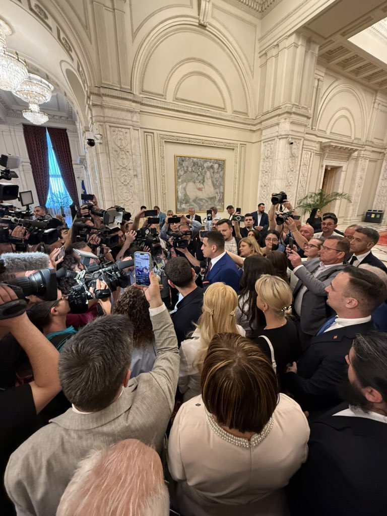 Alianța pentru Unirea Românilor (@partidulaur_ro) on Twitter photo ‼️We firmly oppose to #Romania’s 🇷🇴 new government!
All establishment parties now joined forces against Romanian people.
🟡AUR party is the only true opposition!
<a href="/georgesimion/">🇷🇴 George Simion 🇲🇩</a> ✊ ‼️We firmly oppose to #Romania’s 🇷🇴 new government!
All establishment parties now joined forces against Romanian people.
🟡AUR party is the only true opposition!
<a href="/georgesimion/">🇷🇴 George Simion 🇲🇩</a> ✊