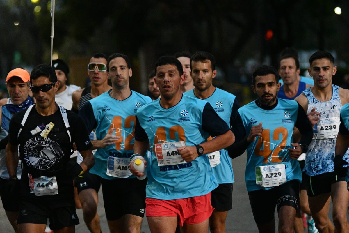 🔥🏃‍♀️🏃‍♂️ Más postales que nos dejó la Maratón de la bandera: la XXIII Edición 42K Rosario.

📸 Fotos: Guillermo Buelga