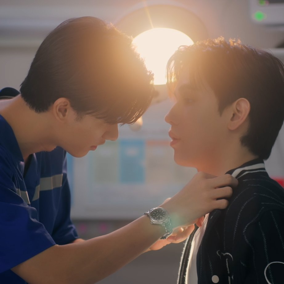 <a href="/Tawan_V/">เทย์ทาวาฬ</a> มาดามใจป่ะพี่ แอร๊ยยยยยยยยย หนูนอนยิ้มอยู่ในคุกเลยอ่ะพี่ #BreakUpServiceSeriesFinalEP 
<a href="/Tawan_V/">เทย์ทาวาฬ</a> <a href="/new_thitipoom/">Newwiee</a>