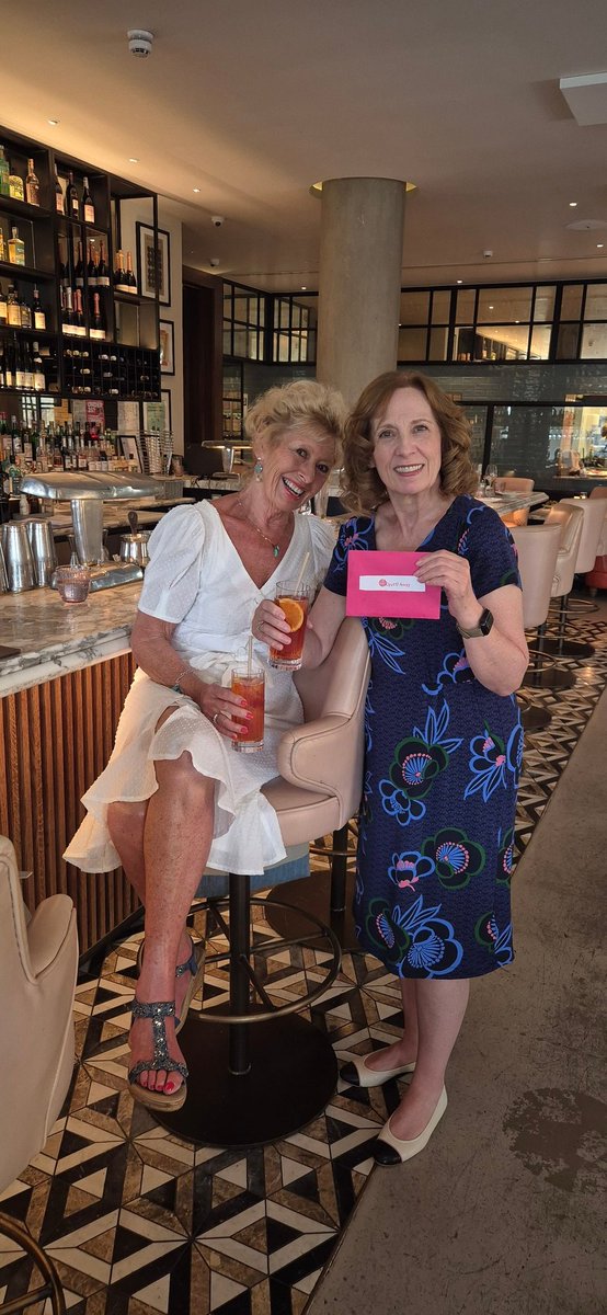 Great to meet Vicky from <a href="/ReactCharity/">React</a> at glamorous Sam's Riverside with #donation pink envelope. This will help #families in need, dealing with #children #brain #injury #disability #terminal #illness #lifelimiting #seriousconditions