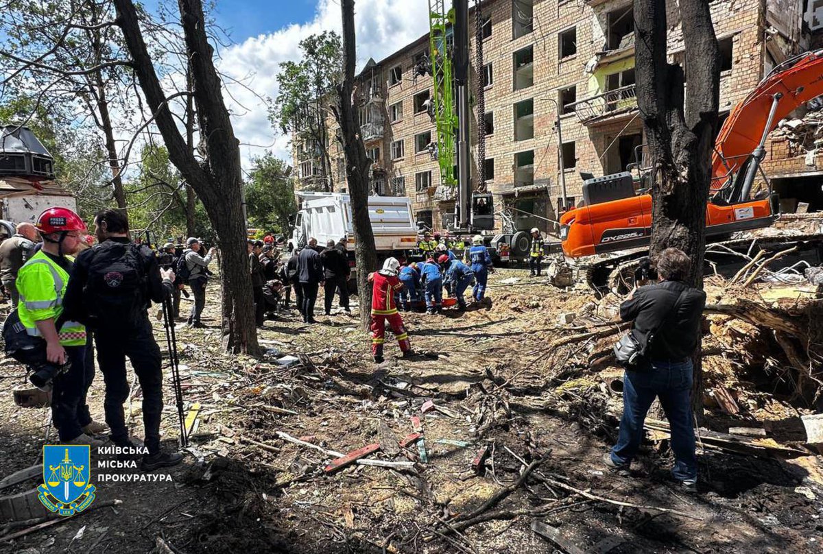 ❗️🙏 In Kyiv, the body of an 11-year-old girl was pulled from under the rubble, her mother was found earlier, the prosecutor's office said.

It is also known that 9 more people were killed as a result of the Russian attack on Kyiv in the Shevchenko district.