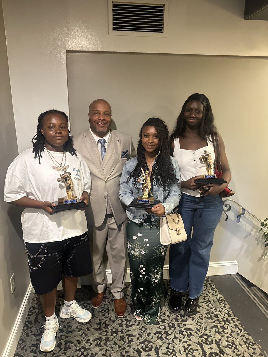 The 2nd Annual 2025 Health Sciences Elite Sports Banquet was a success!!!I appreciate everybody that came out and supported the event. This what its all about giving our Student Athletes the recognition they deserve!! #BigHealth #HBHS #Recipe4Success