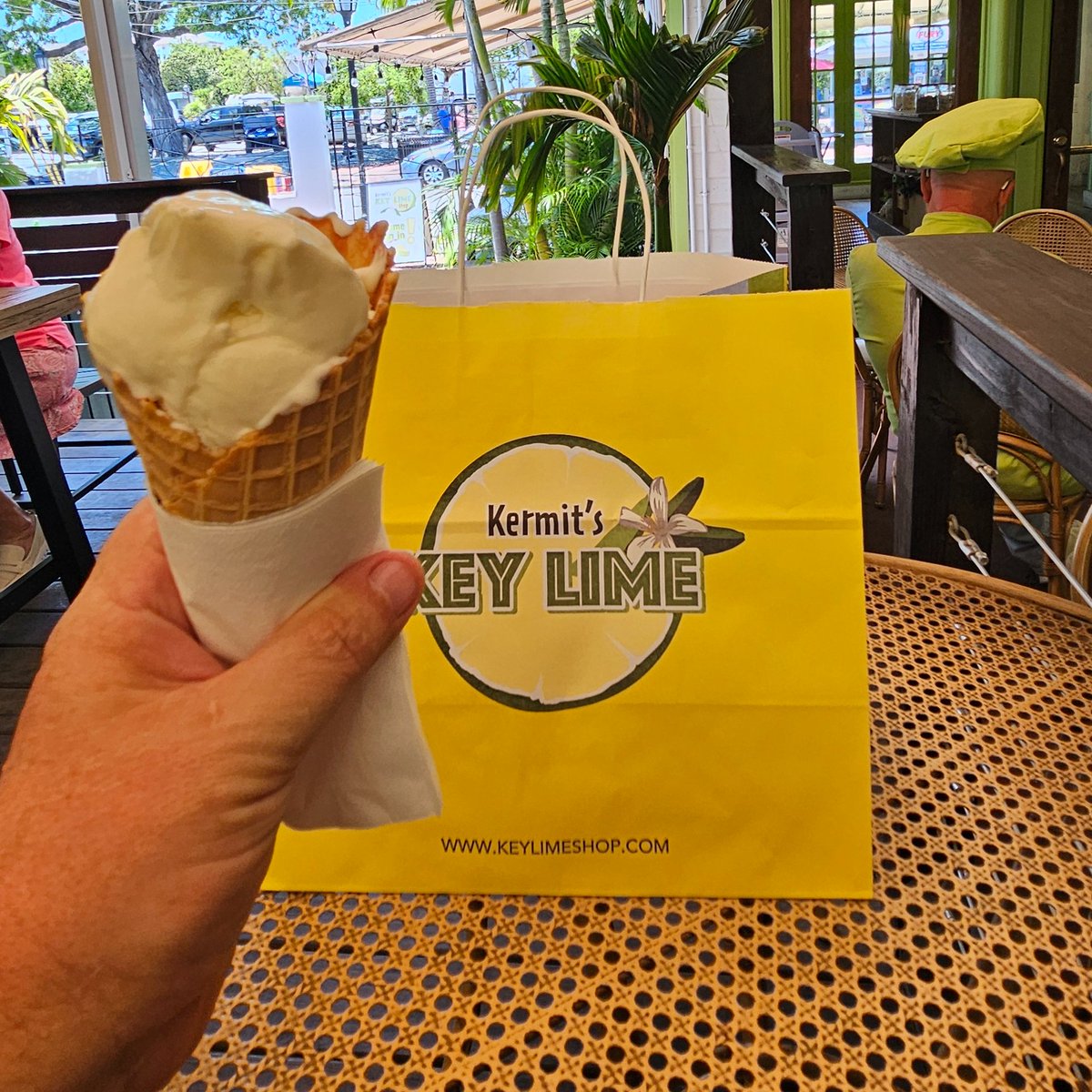 FlaKeysResorts's tweet image. Kermit&apos;s Key Lime ice cream on a cone!

Even BETTER than in a cup!

That perfect swirl of creamy key lime goodness...

Nestled in a crispy waffle cone...

With the harbor view right there in front of you.

This is what vacation dreams are made of!

The sun&apos;s shining, palm trees…