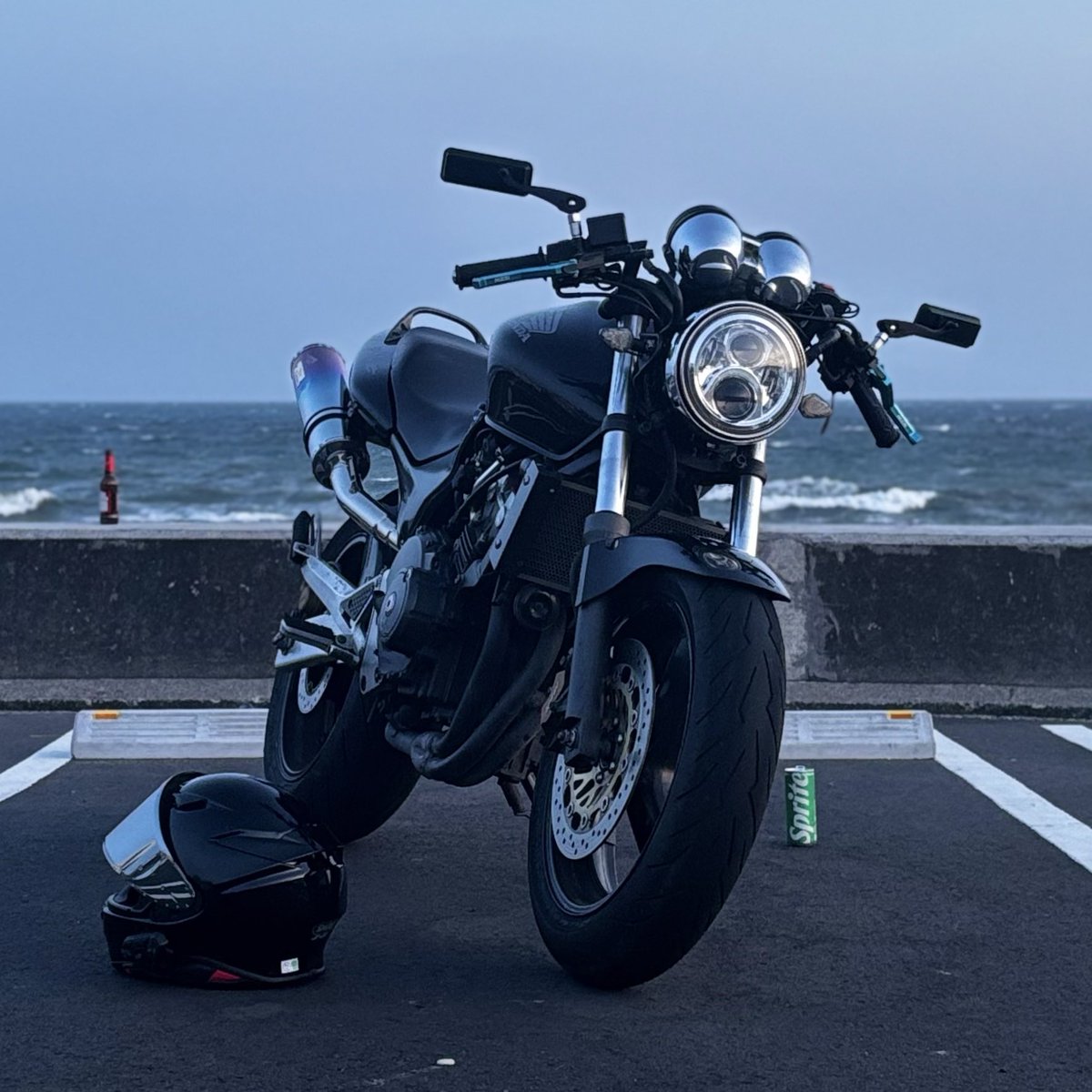 daijin_ebifurai's tweet photo. スタイル良っ
#HORNET250 #ホーネット250 #MC31
#七里ヶ浜 #江の島 https://t.co/AmCDAj1Kfm