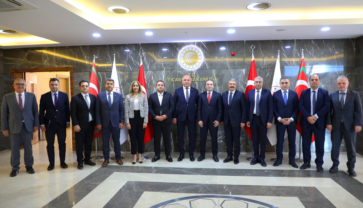 📌 Wezareta Bazirganiyê | Enqere

Endamên Lijneya Rêveberiyê û Rêvebirên Meclîsê çûn serdana Cîgirê Wezîrê Bazirganiyê Mustafa Tuzcu.

Di civînê de, mijarên jêrîn ji Cîgirê Wezîrê Bazirganiyê Birêz Mustafa Tuzcu re hatin ragihandin:

🔶Divê Konsulxaneya Îranê li parêzgeha Wanê