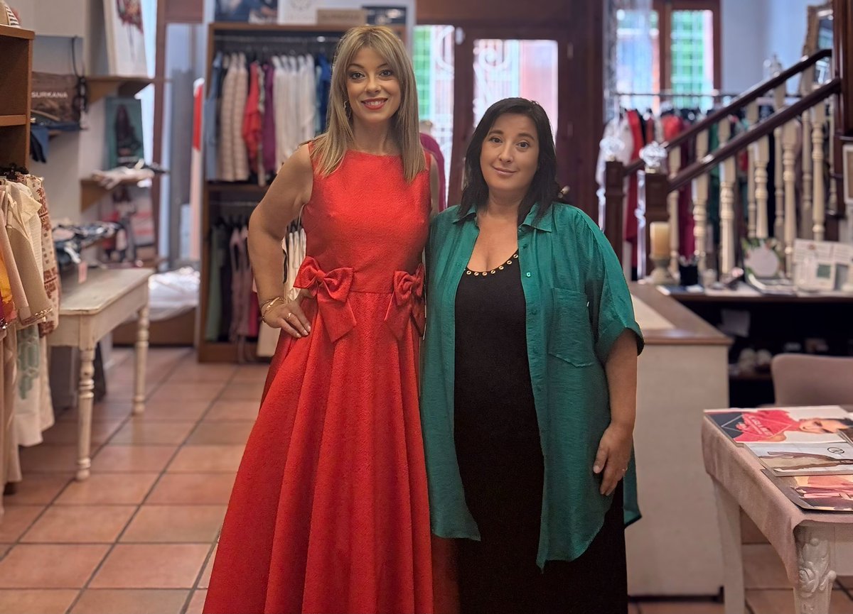 SusanaPereztv's tweet photo. Cada vez que tengo que presentar una gala o asistir a un evento, confío 100% en Carmen de @carmentiendaderopa 👗✨
Este vestidazo rojo lo elegimos juntas para el sábado en Onda (Castellón) y fue un acierto total ❤️
#ModaConEstilo #VestidoRojo #LookDePresentadora #Tendencias2025 https://t.co/FRGSDK274c
