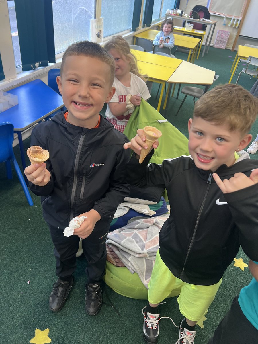 MrsKSimpsonRm1's tweet photo. Pop into Summer Day 4: Ice Cream Treat!! 🍦 @LawmuirPS https://t.co/b12ifRZY6d