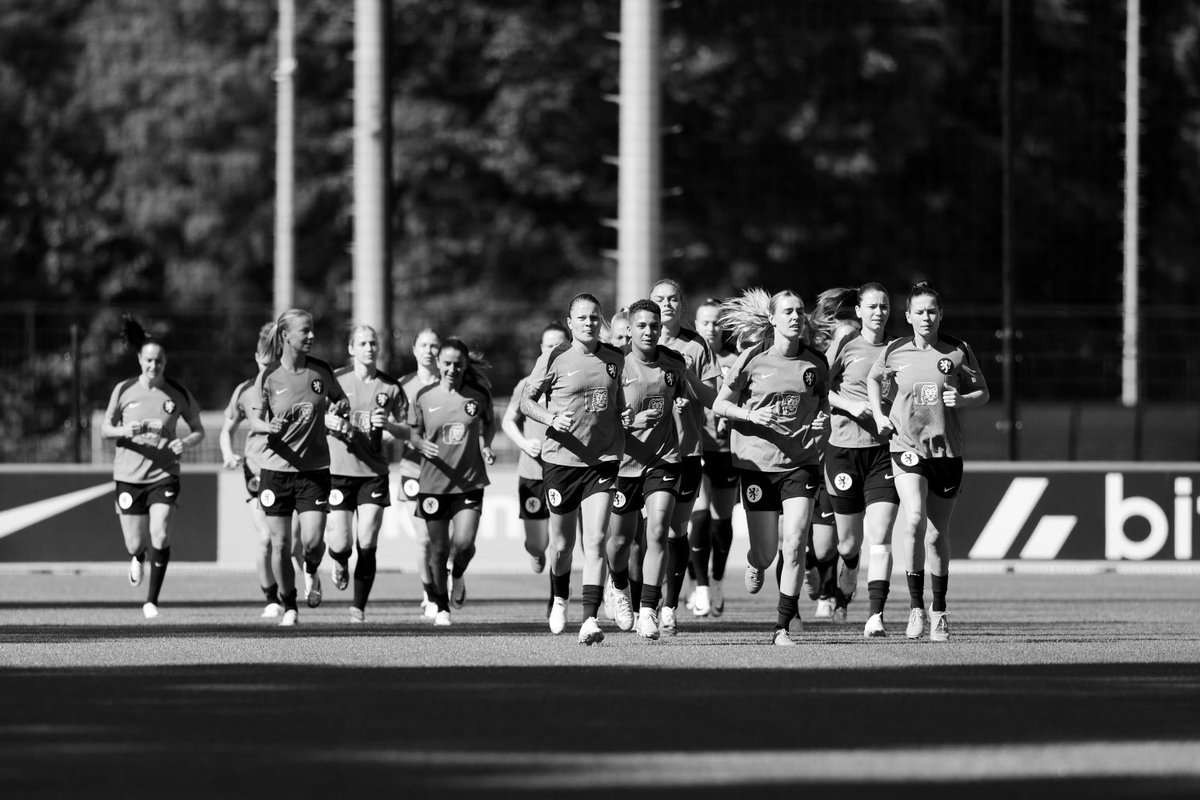 Worked hard for it but didn’t make the squad for the EURO’S 2025 and that’s ok. You can’t control everything. You can only control not having any regrets and I don’t. My career isn’t over yet. Later more about that. PS. I wish my team the absolute best for the tournament 🧡🧡🧡