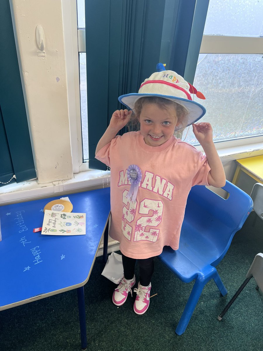 MrsKSimpsonRm1's tweet photo. Happy Birthday S!! 🎈⭐️@LawmuirPS https://t.co/4Izkrb05oY