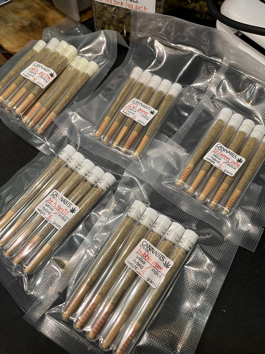 ขอบคุณออเดอร์พันลำค่ะ ชุด 5 ตัวพร้อมหลอดกันแบน l5O.- ตัวละ 3O.- 🚬🥦

#พันลำ #มาลีมีกัญ 

#กัญชา #กทม  #เรียลหญิง #พันลำกัญชา #เชียงใหม่ #กัญชาog #กัญชาพิษณุโลก #พิษณุโลก #มอนอ #พิดโลก #กัญชาพันลำ