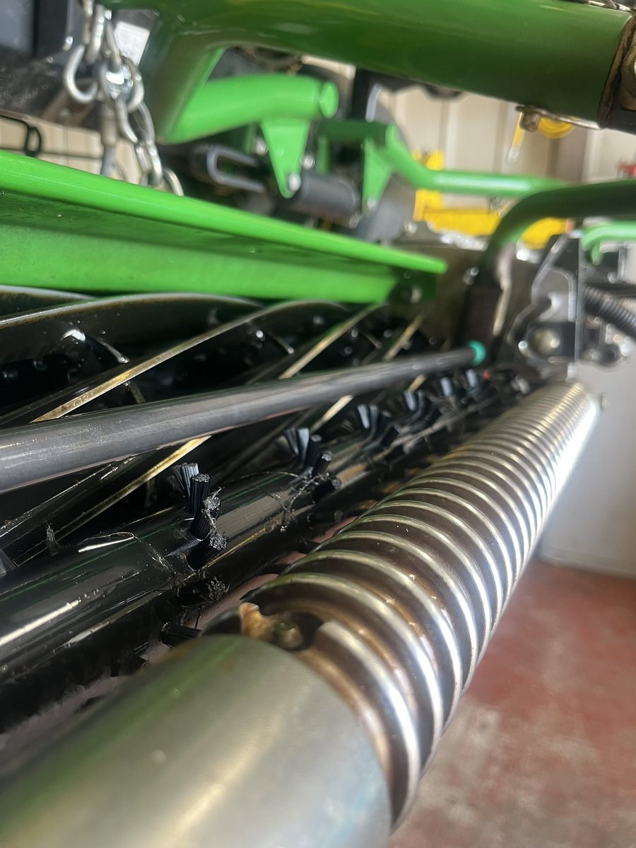 azz_3's tweet photo. 8 days out from FQ. Tweaking checking and setting units. @westlancsgreens @BalmersSales https://t.co/R0h26Ei62C