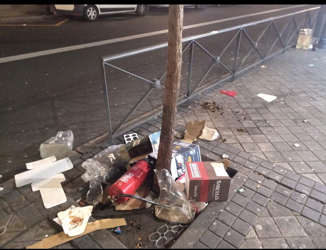 arboles para los turistas y árboles para los vecinos <a href="/FRAVM/">Federación Vecinal de Madrid</a> <a href="/MADRID/">Ayuntamiento Madrid</a> <a href="/MasMadridCiudad/">Más Madrid Ciudad</a> <a href="/barrionosetala/">El barrio no se tala!</a> <a href="/MadridExiste/">Madrid también existe</a> <a href="/NOAESTEPLAN/">PorDerechoLaCiudad</a>