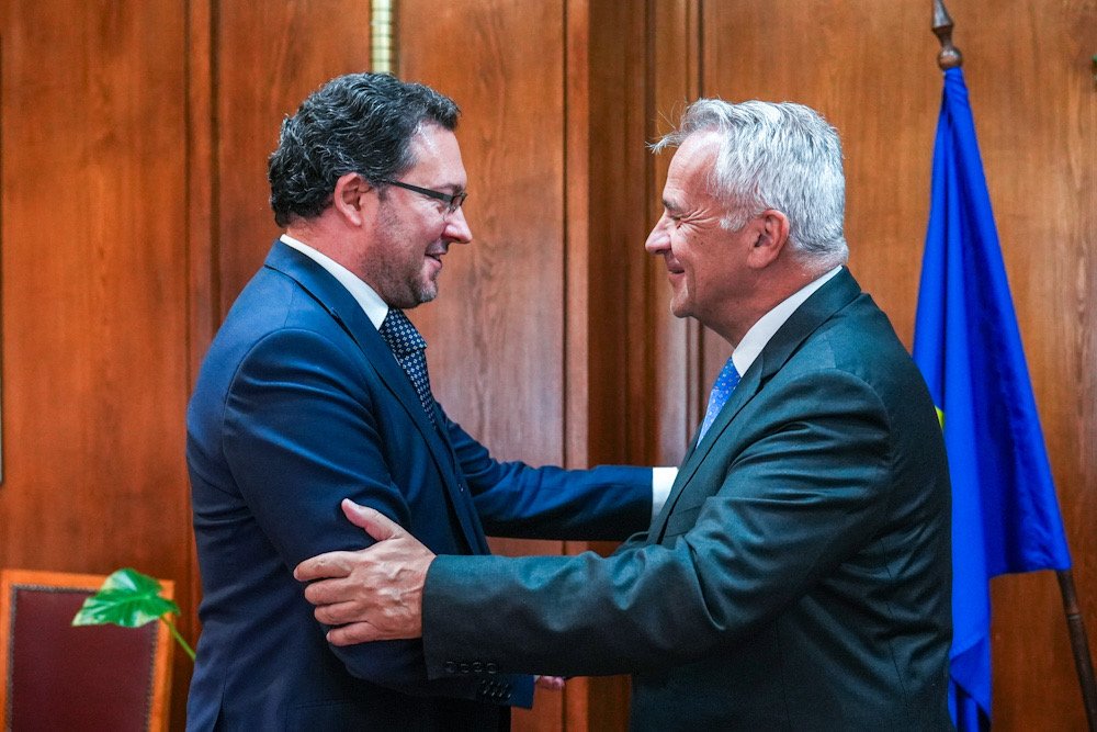 DanielMitov's tweet image. π§π¬π¬π· Constructive meeting with Greek Minister Voridis on #EU migration policy.
π Without effective returns, other measures wonβt work.
π« Migrant smugglers sell lies β economic migration is a privilege, not a right.
#Migration #Security