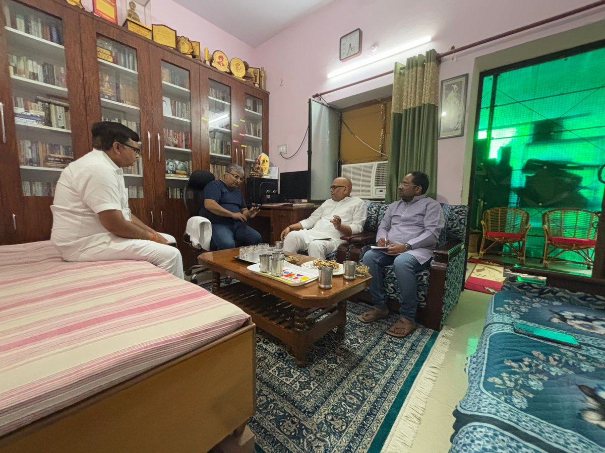 Prof.Ravi Kant (@profravikant79) on Twitter photo राहुल गांधी जी के निर्देश पर आज यूपी कांग्रेस अध्यक्ष अजय राय जी ने घर आकर मुलाकात की। हिंदुत्ववादियों द्वारा मेरे खिलाफ की जा रही साजिश के प्रतिरोध में कांग्रेस पार्टी मुस्तैद।
आभार <a href="/RahulGandhi/">Rahul Gandhi</a> <a href="/kashikirai/">Ajay Rai🇮🇳</a>
<a href="/Dr_Uditraj/">Dr. Udit Raj</a> <a href="/kharge/">Mallikarjun Kharge</a> <a href="/priyankagandhi/">Priyanka Gandhi Vadra</a>
<a href="/plpunia/">P L Punia</a> राहुल गांधी जी के निर्देश पर आज यूपी कांग्रेस अध्यक्ष अजय राय जी ने घर आकर मुलाकात की। हिंदुत्ववादियों द्वारा मेरे खिलाफ की जा रही साजिश के प्रतिरोध में कांग्रेस पार्टी मुस्तैद।
आभार <a href="/RahulGandhi/">Rahul Gandhi</a> <a href="/kashikirai/">Ajay Rai🇮🇳</a>
<a href="/Dr_Uditraj/">Dr. Udit Raj</a> <a href="/kharge/">Mallikarjun Kharge</a> <a href="/priyankagandhi/">Priyanka Gandhi Vadra</a>
<a href="/plpunia/">P L Punia</a>