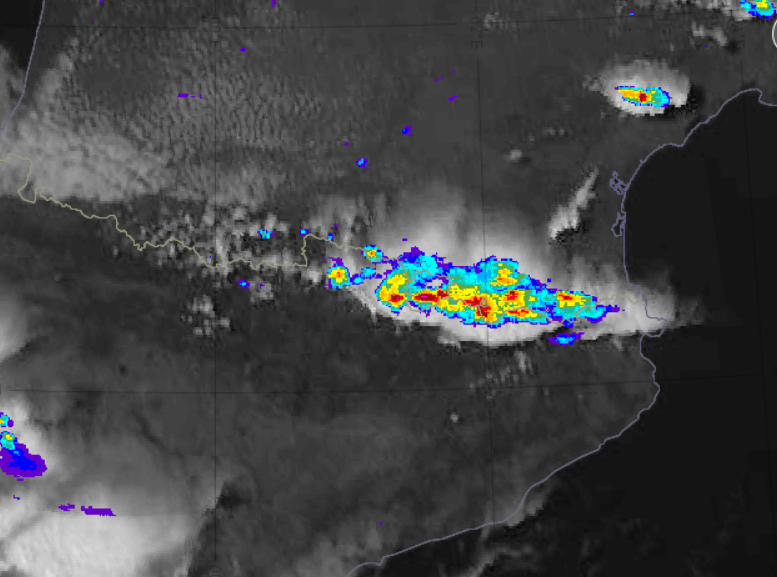 Les tempestes que afecten el Pirineu, ho fan amb intensitat, com es pot veure a la imatge del radar i als cúmuls que portem ja registrats.
Aquestes continuaran acompanyant-se d'activitat elèctrica i calamarsa.
⚠️#Avís_groc⛈️