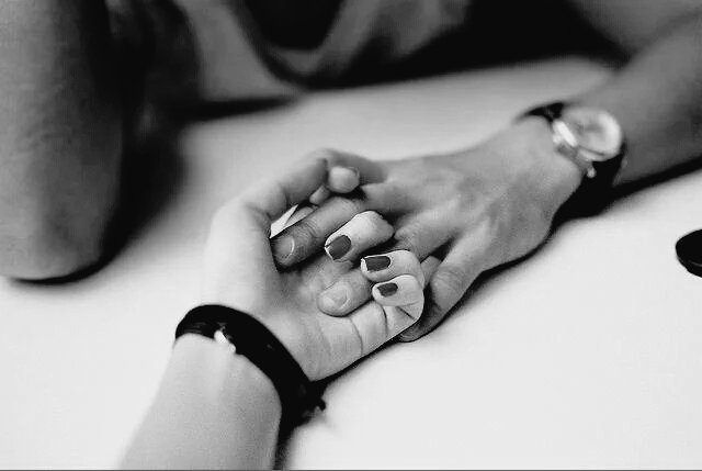 ･
君が居なくなった

一人の部屋

眠れるはずが
どうしても
寝付きが悪い

どんな風に
眠っていたのか

今夜も
聞こえずの
君の声を探す

そして
僕は

君に会いたいと
静かに瞳閉じ

夢の中の
君と語る

…夢を見る

#詩